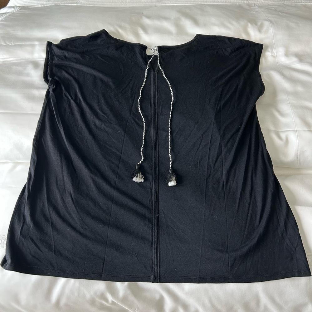 NWT LOFT Black Short Sleeve Tee. Size large. Black/white back tie with tassels. - Picture 11 of 12